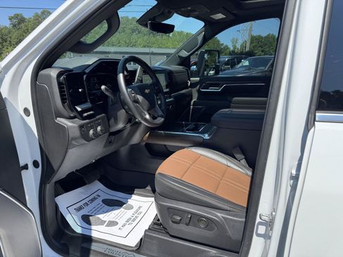 Used 2026 Chevrolet Silverado 2500 High Country w/ Technology Package AWD/4WD image 2
