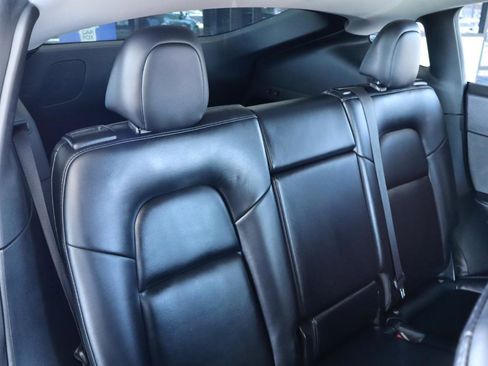 Used 2021 Tesla Model Y Long Range image 31