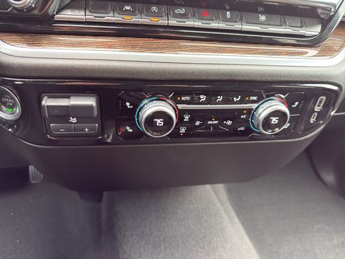 Used 2025 GMC Sierra 1500 Elevation image 21