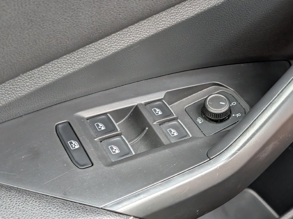 Used 2024 Volkswagen Jetta SE FWD image 11