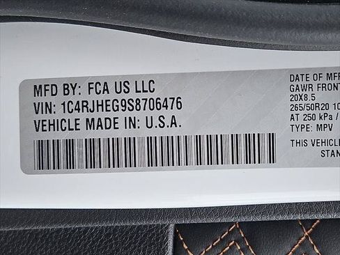 Certified 2025 Jeep Grand Cherokee Summit w/ Luxury Tech Group V AWD/4WD image 27