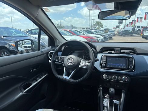 Used 2025 Nissan Versa SV FWD image 31