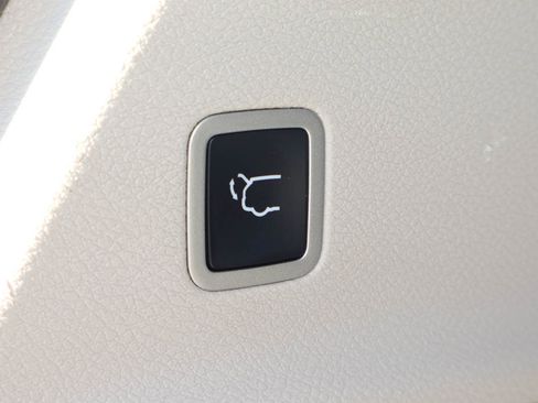Used 2023 Chrysler Pacifica Touring-L FWD image 20
