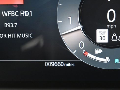 Certified 2025 Land Rover Range Rover Velar Dynamic HSE image 17