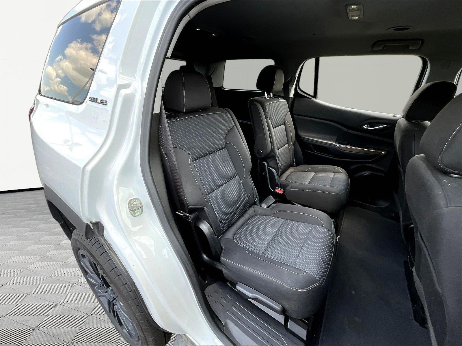 Used 2022 GMC Acadia SLE w/ Driver Convenience Package FWD image 25