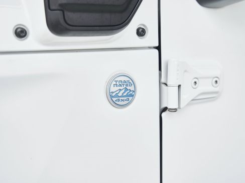 Used 2023 Jeep Wrangler Unlimited Sahara image 6