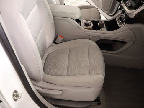 Used 2022 GMC Acadia SLE FWD image 13