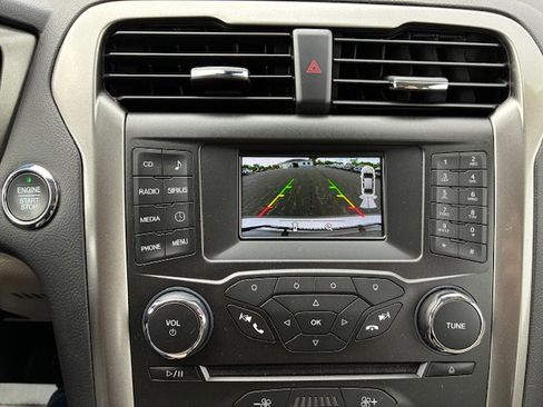Used 2018 Ford Fusion SE FWD image 20
