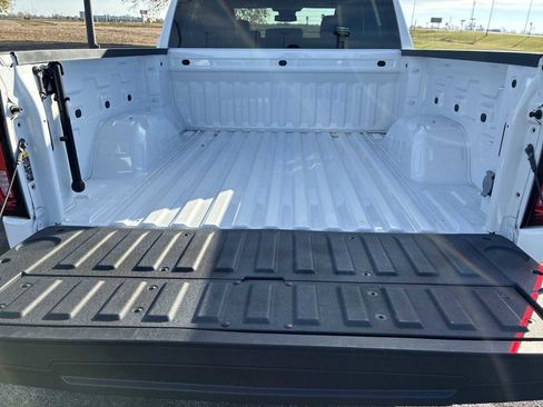 Used 2023 GMC Sierra 1500 SLT image 25