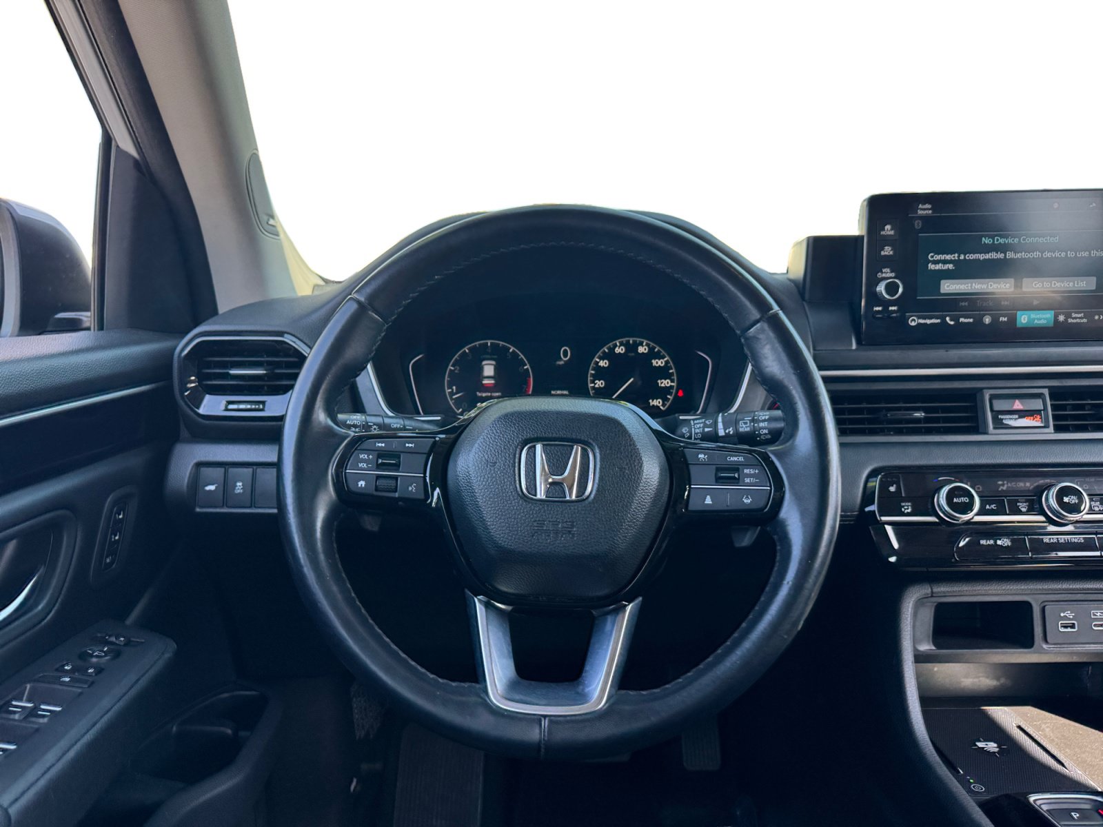 Used 2023 Honda Pilot Touring image 12