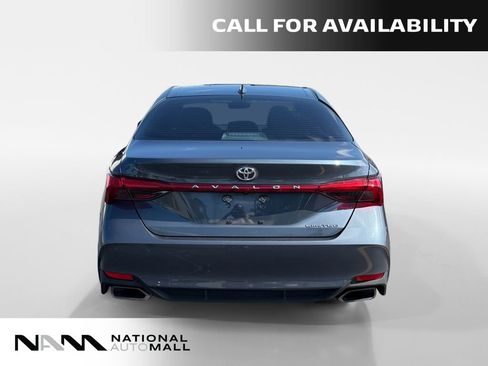 Used 2019 Toyota Avalon Limited FWD image 4