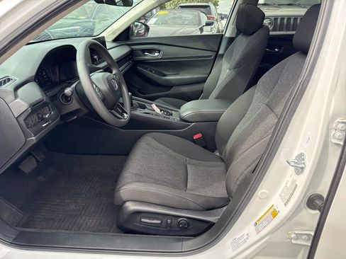 Used 2025 Honda Accord SE image 6