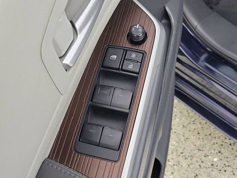 Used 2024 Toyota Sienna XLE image 23