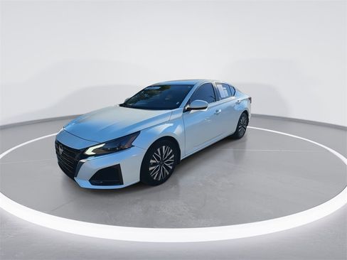 Used 2023 Nissan Altima 2.5 SV image 4