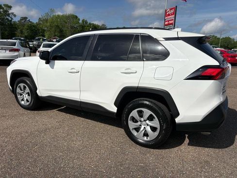 Used 2021 Toyota RAV4 LE image 9