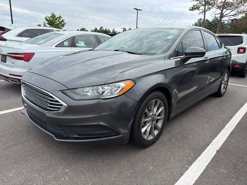Used 2017 Ford Fusion SE FWD image 1