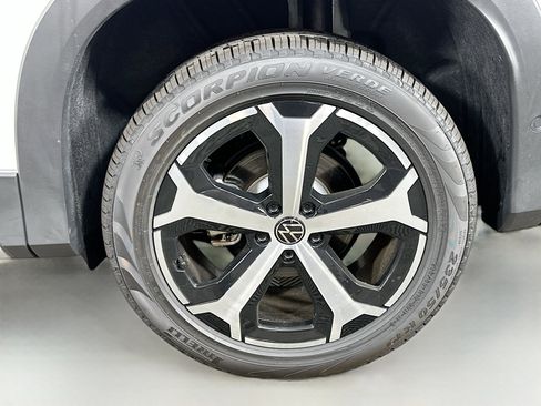 New 2025 Volkswagen Tiguan SE image 28