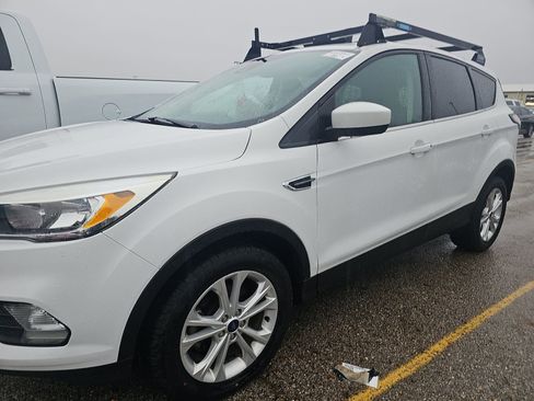 Used 2018 Ford Escape SE w/ Ford Safe & Smart Package image 2
