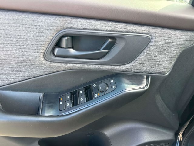 Used 2023 Nissan Rogue S FWD image 26
