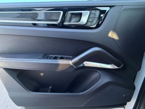 Used 2022 Porsche Cayenne Turbo image 31
