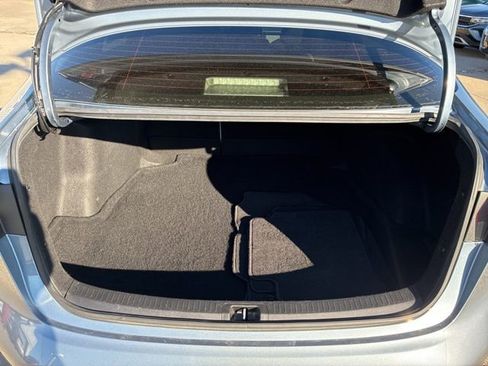 Used 2022 Toyota Corolla LE image 9