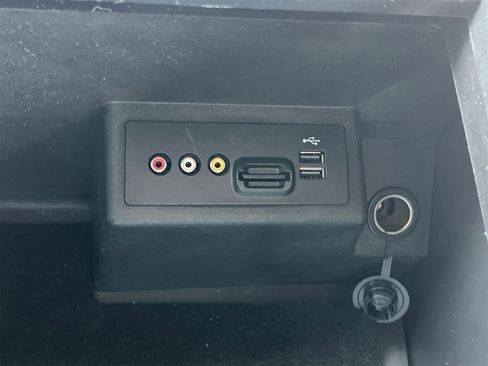 Used 2013 Ford F150 Platinum image 28