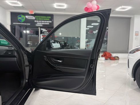 Used 2017 BMW 320i xDrive Sedan image 35