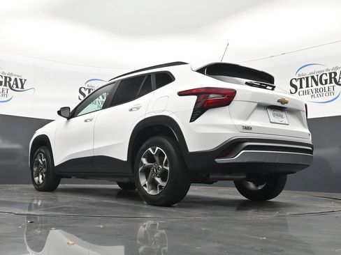 Certified 2024 Chevrolet Trax LT FWD image 30