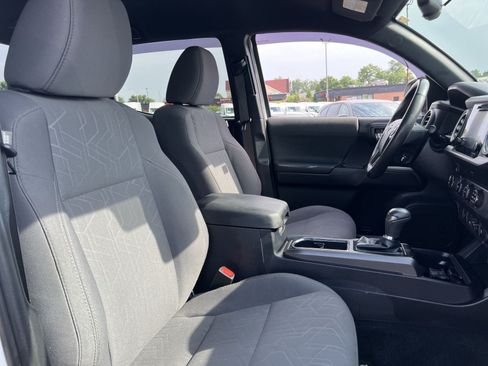 Used 2019 Toyota Tacoma TRD Sport AWD/4WD image 26