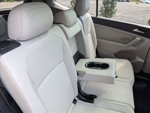 Used 2022 Volkswagen Tiguan SE w/ Panoramic Sunroof Package FWD image 15