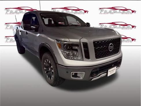 Used 2019 Nissan Titan PRO-4X w/ Pro-4x Convenience Package AWD/4WD image 8