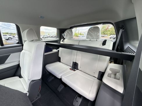 Used 2026 Hyundai Santa Fe SE FWD image 24