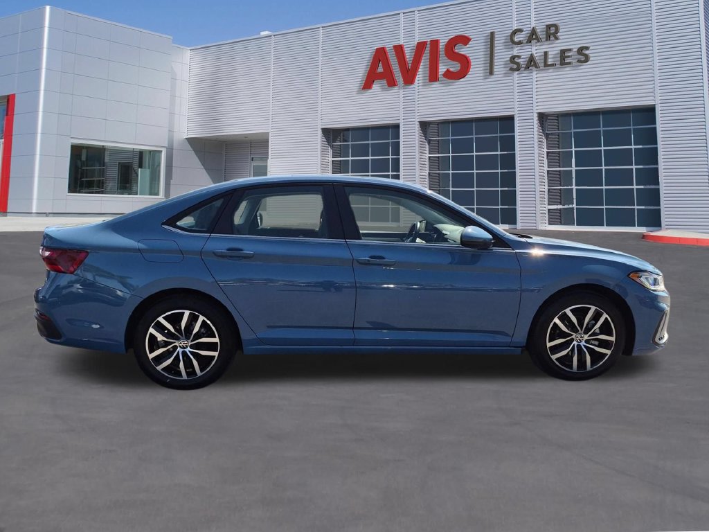 Used 2025 Volkswagen Jetta SE FWD image 5