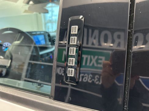 Used 2024 Ford F250 XLT image 9