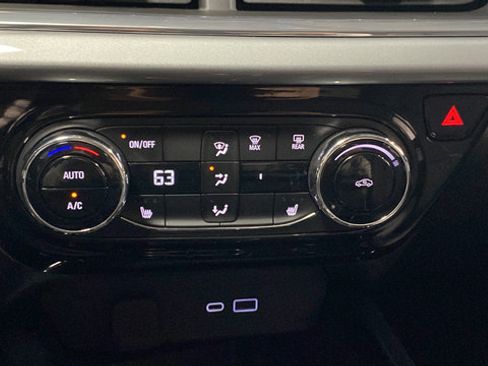 Used 2024 Chevrolet Trax LT w/ Driver Confidence Package FWD image 17