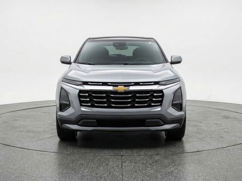 Used 2025 Chevrolet Equinox LT image 2