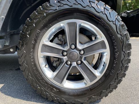 Used 2021 Jeep Wrangler Unlimited Sahara AWD/4WD image 38