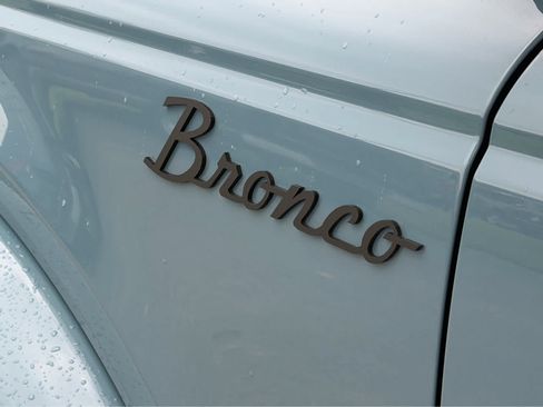 Used 2022 Ford Bronco Outer Banks AWD/4WD image 12