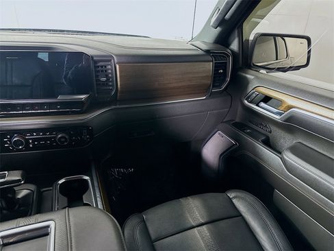 Used 2022 Chevrolet Silverado 1500 High Country w/ High Country Premium Package image 19