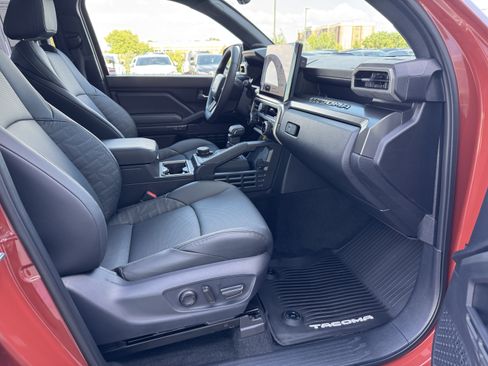 Used 2025 Toyota Tacoma TRD Sport w/ TRD Sport Premium Package AWD/4WD image 3