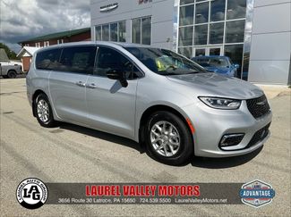 New 2026 Chrysler Pacifica Select image 1