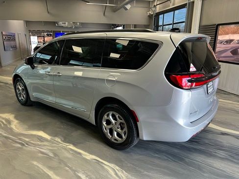 Used 2023 Chrysler Pacifica Limited image 32