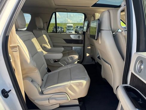 Used 2019 Lincoln Navigator L Reserve AWD/4WD image 6