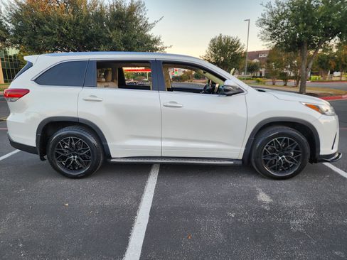 Used 2018 Toyota Highlander XLE image 8