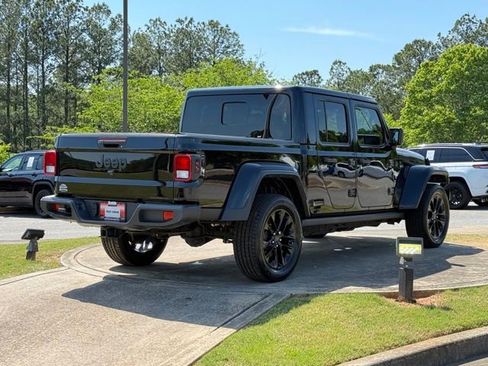 Used 2024 Jeep Gladiator Sport AWD/4WD image 7