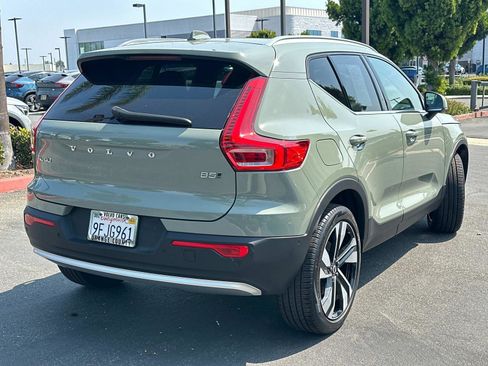 Certified 2024 Volvo XC40 B5 Ultimate w/ Climate Package image 4