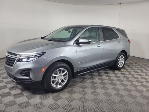 Used 2023 Chevrolet Equinox LT w/ Driver Convenience Package image 2