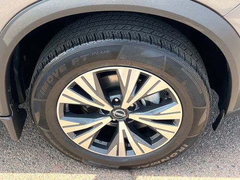 Used 2022 Nissan Rogue SV FWD image 8
