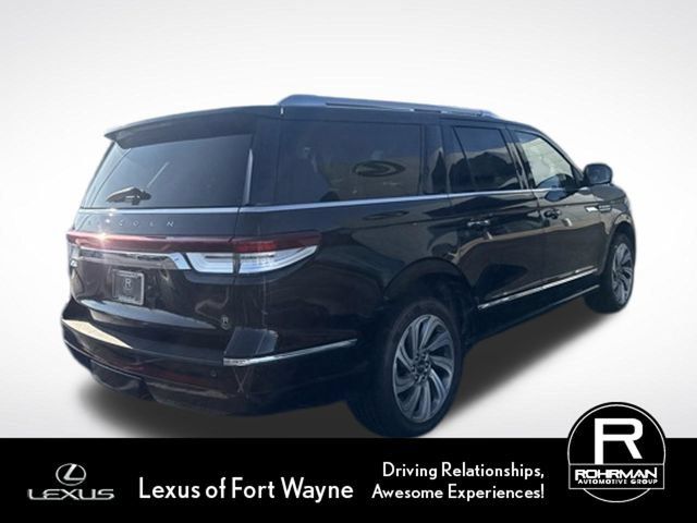 Used 2023 Lincoln Navigator L Reserve AWD/4WD image 5