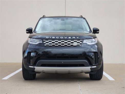 Used 2025 Land Rover Discovery S image 2
